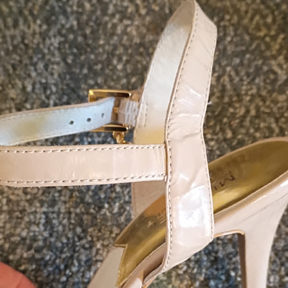 Elegant Beige Strappy Heels - Picture 4 of 8